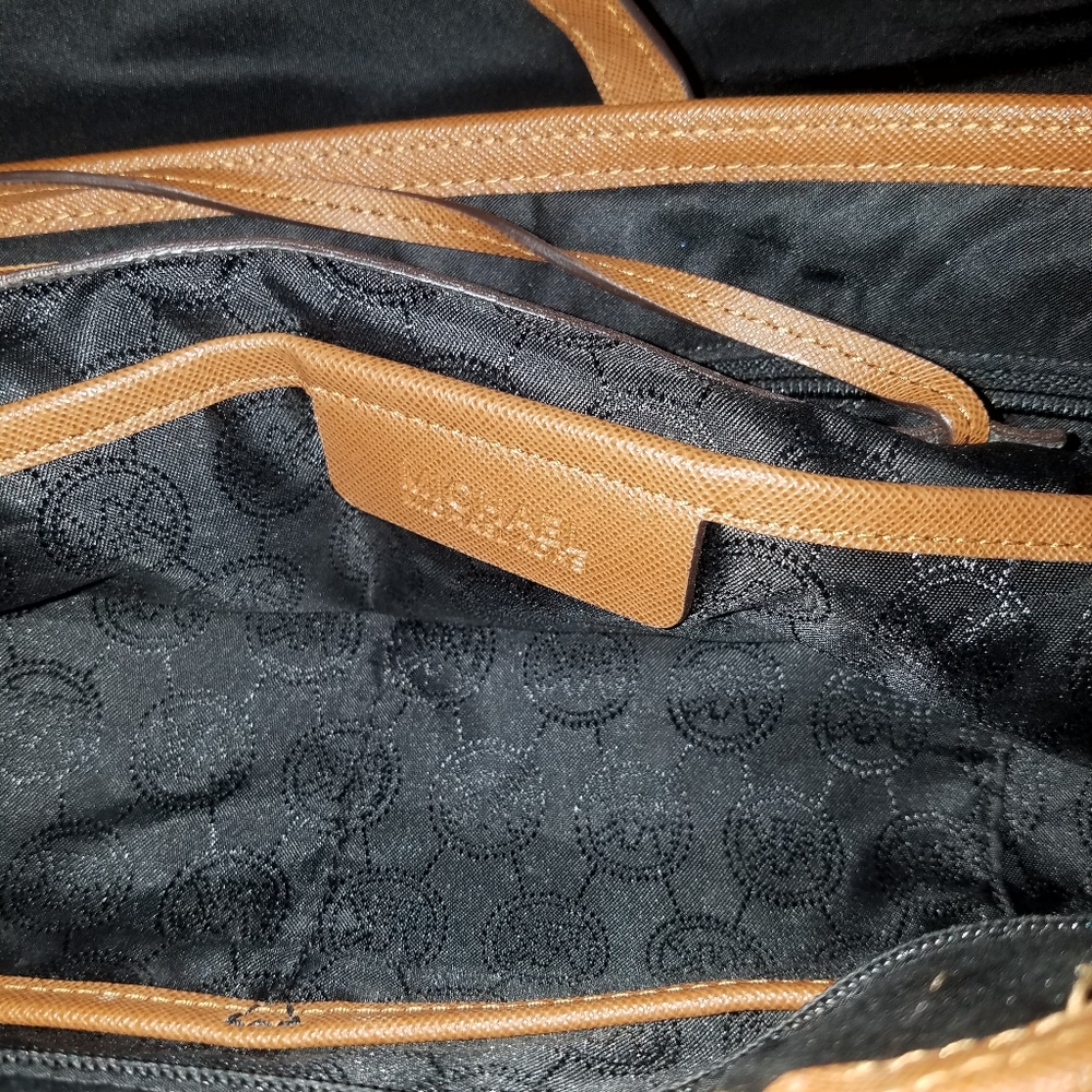 Purse - Picture 3 of 3